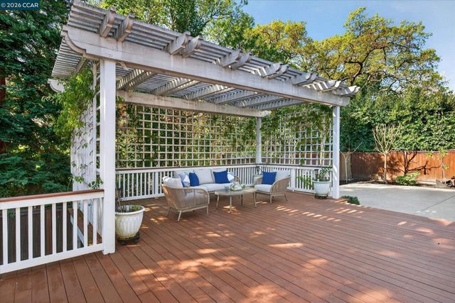 3 Brooktree Dr, Danville, CA 94506