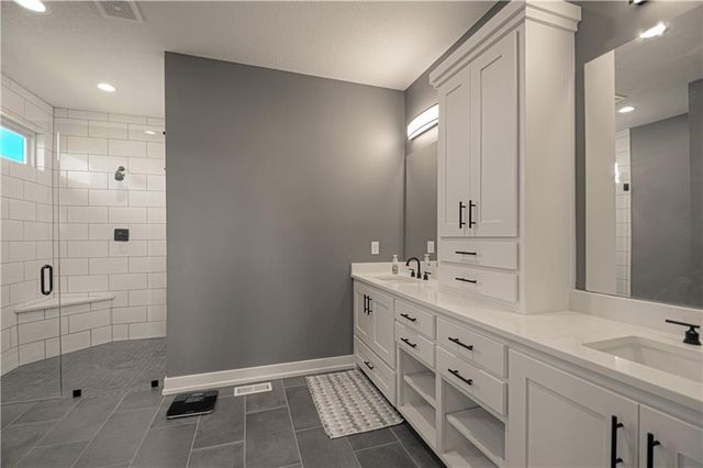 13504 Oakridge Drive, Kearney, MO 64060