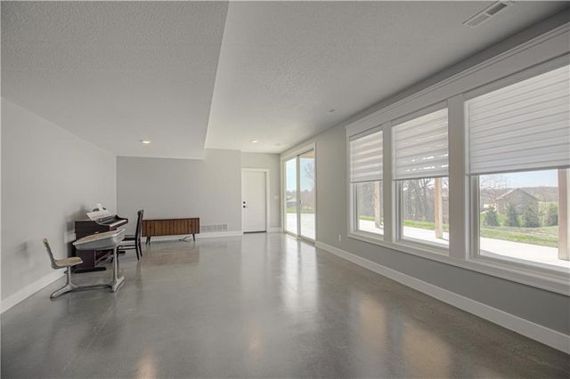 13504 Oakridge Drive, Kearney, MO 64060