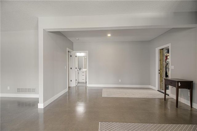 13504 Oakridge Drive, Kearney, MO 64060