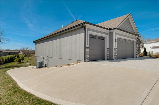 13504 Oakridge Drive, Kearney, MO 64060
