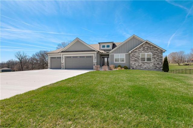 13504 Oakridge Drive, Kearney, MO 64060
