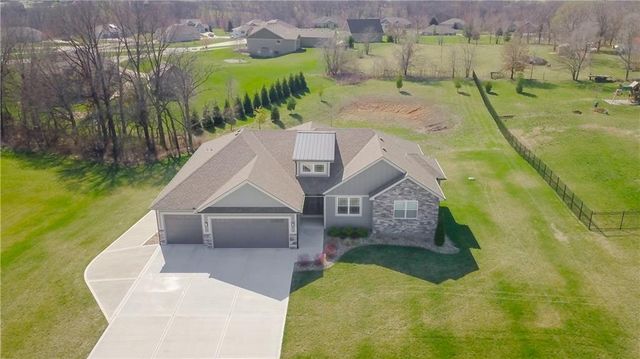 13504 Oakridge Drive, Kearney, MO 64060