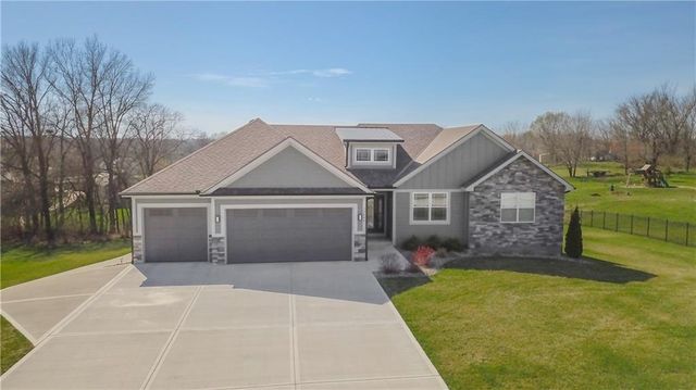 13504 Oakridge Drive, Kearney, MO 64060