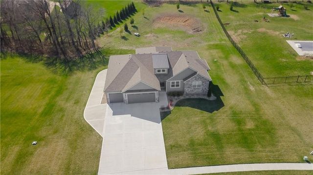 13504 Oakridge Drive, Kearney, MO 64060