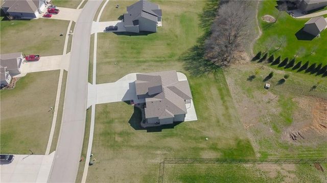 13504 Oakridge Drive, Kearney, MO 64060