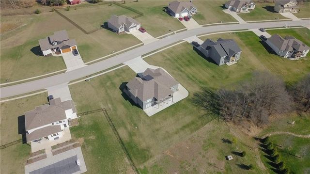 13504 Oakridge Drive, Kearney, MO 64060