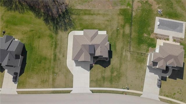 13504 Oakridge Drive, Kearney, MO 64060