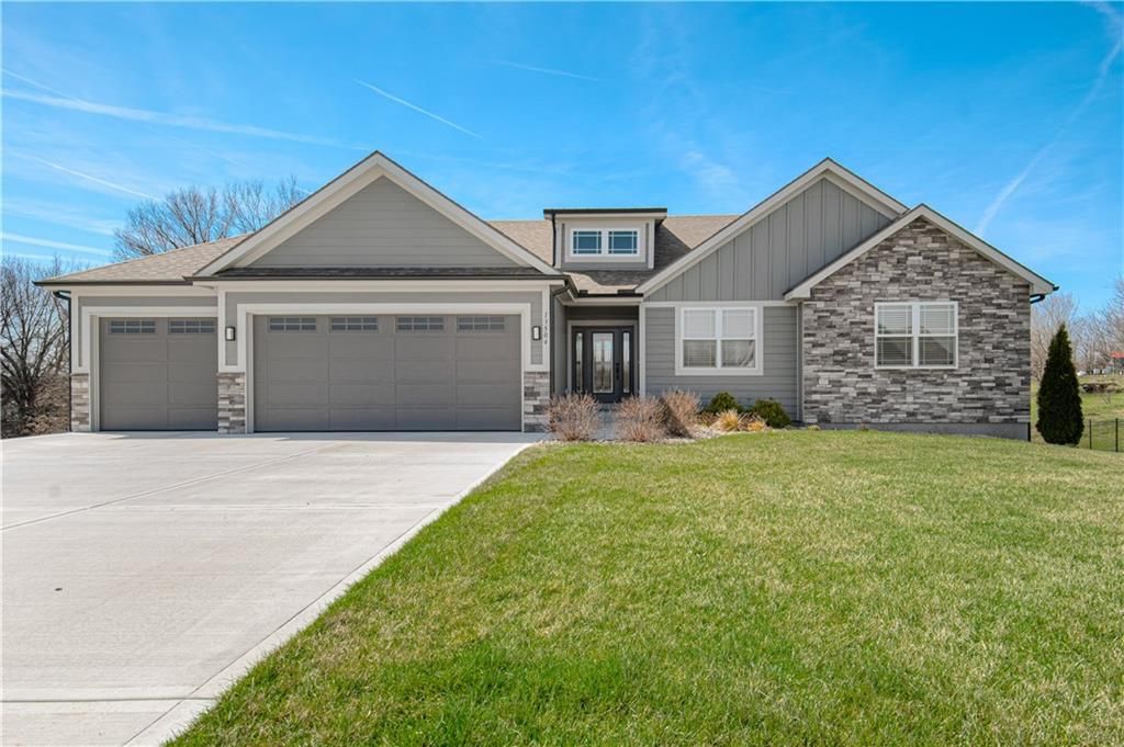 13504 Oakridge Drive, Kearney, MO 64060
