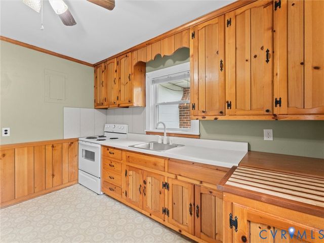 8470 Dell Ray Dr, Mechanicsville, VA 23116