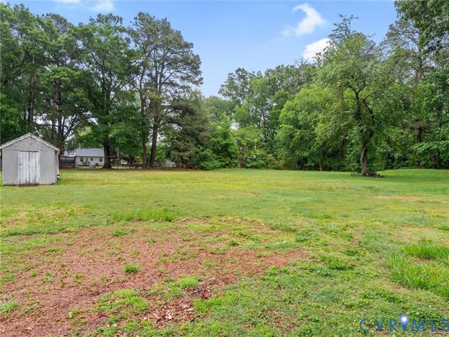 8470 Dell Ray Dr, Mechanicsville, VA 23116
