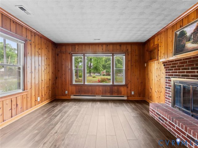 8470 Dell Ray Dr, Mechanicsville, VA 23116