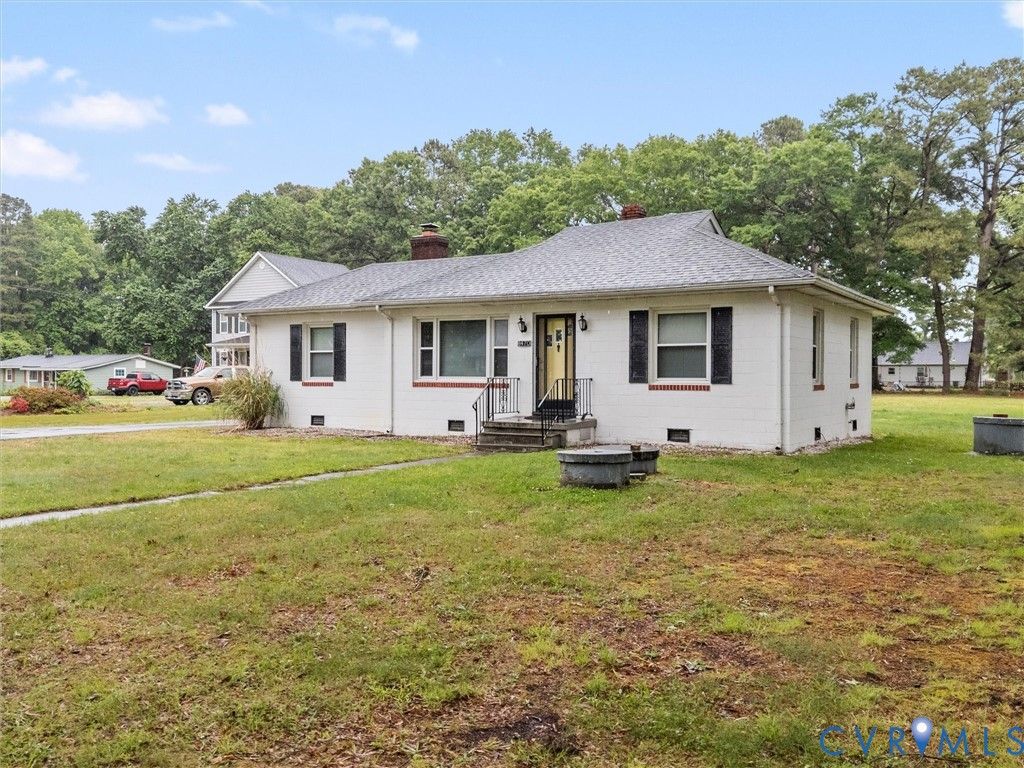8470 Dell Ray Dr, Mechanicsville, VA 23116