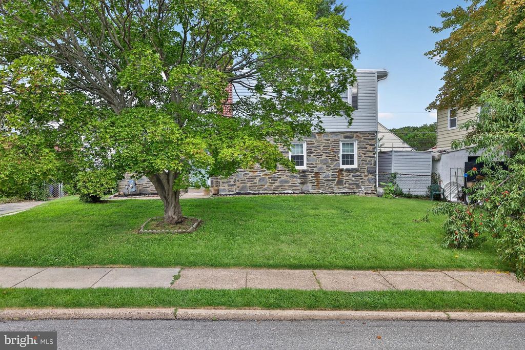 745 LAUREL AVE, ALDAN, PA 19018 — photo 2