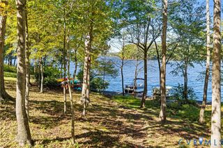 31 Spinnaker Cove Dr, Midlothian, VA 23112