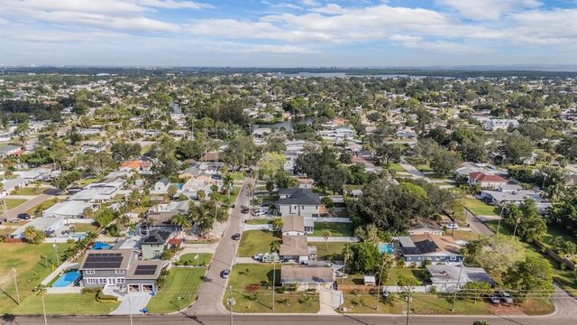 1565 CONNECTICUT AVENUE NE, St Petersburg, FL 33703