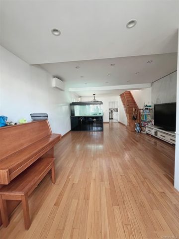 59-22 Parsons Boulevard, Fresh Meadows, NY 11365