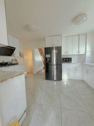 59-22 Parsons Boulevard, Fresh Meadows, NY 11365