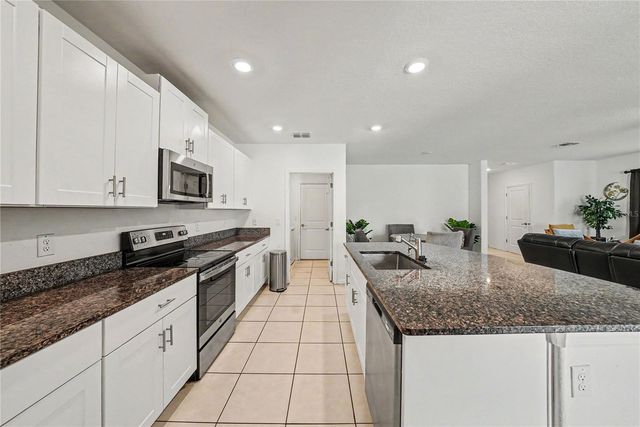 6300 BEVERLY HILLS DRIVE, Zephyrhills, FL 33541