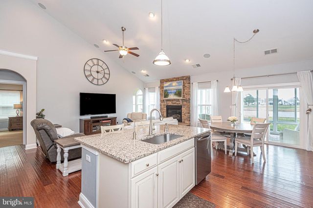 32 WATERSIDE DR, Bridgeville, DE 19933