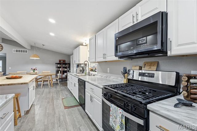 831 Locust Street, Montgomery City, MO 63361