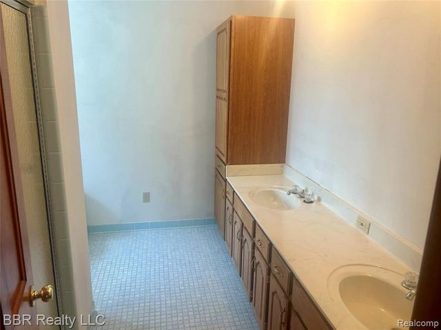 30620 Bayview, Gibraltar, MI 48173
