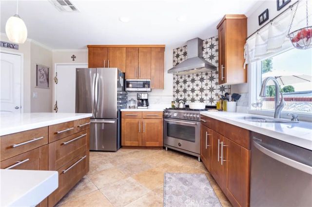 23300 Haynes, West Hills, CA 91307