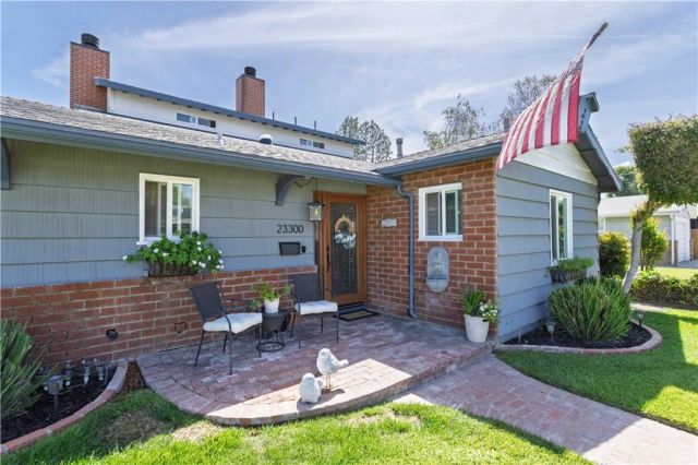 23300 Haynes, West Hills, CA 91307