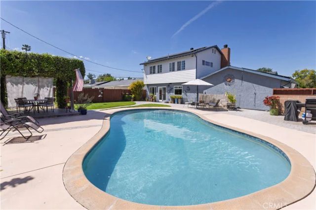 23300 Haynes, West Hills, CA 91307