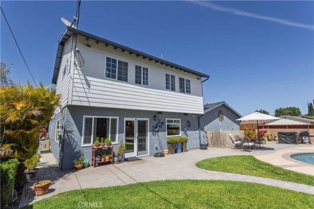 23300 Haynes, West Hills, CA 91307