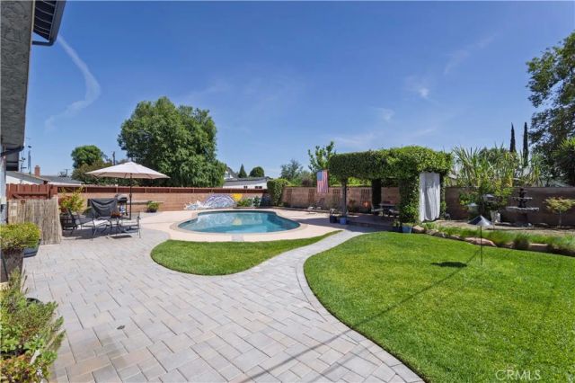 23300 Haynes, West Hills, CA 91307