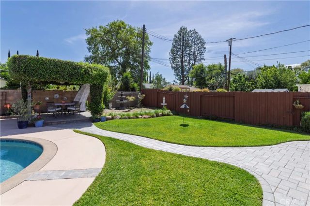 23300 Haynes, West Hills, CA 91307