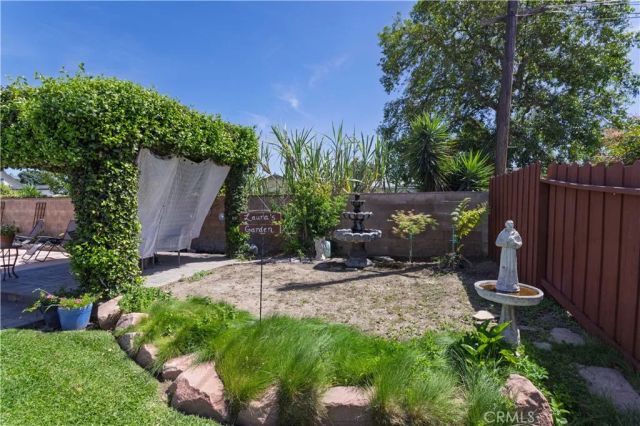 23300 Haynes, West Hills, CA 91307