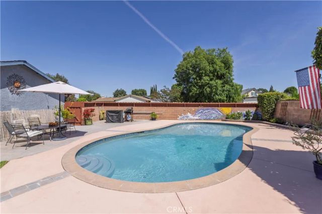 23300 Haynes, West Hills, CA 91307