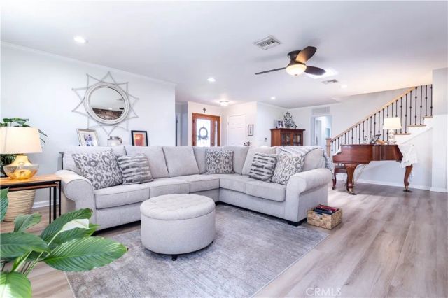 23300 Haynes, West Hills, CA 91307