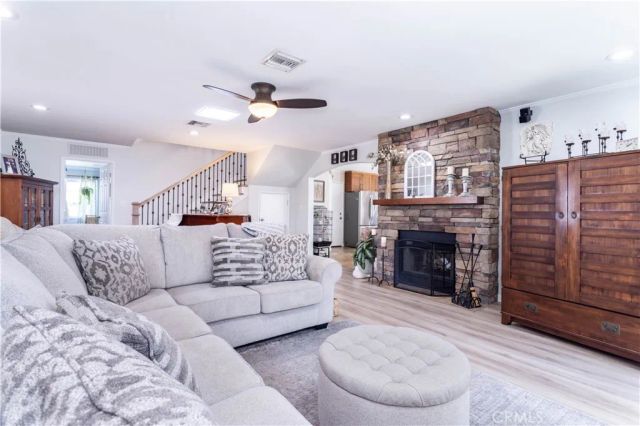 23300 Haynes, West Hills, CA 91307