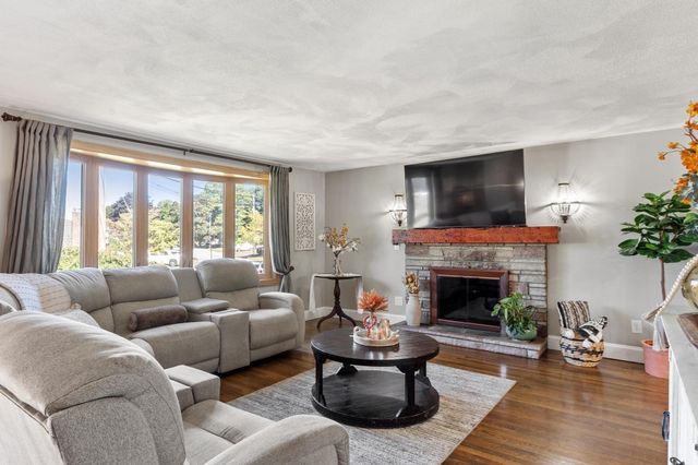 31 Paul Ave, Peabody, MA 01960