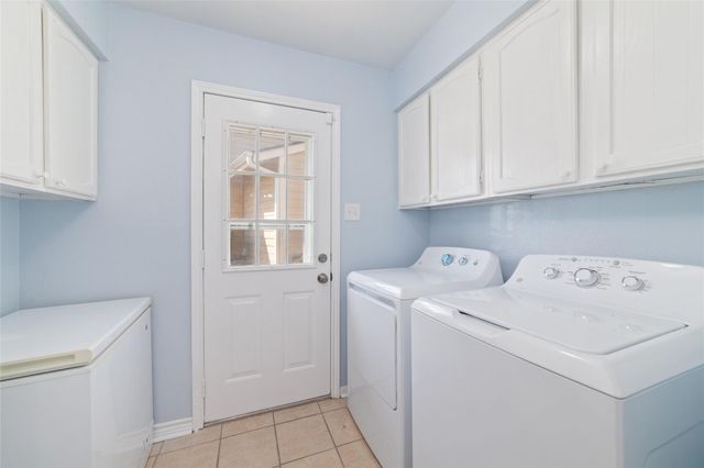 17 April Point Drive N, Conroe, TX 77356