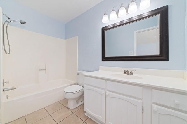 17 April Point Drive N, Conroe, TX 77356