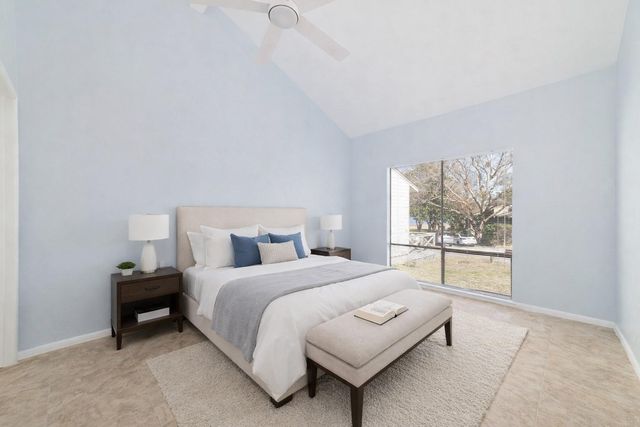 17 April Point Drive N, Conroe, TX 77356