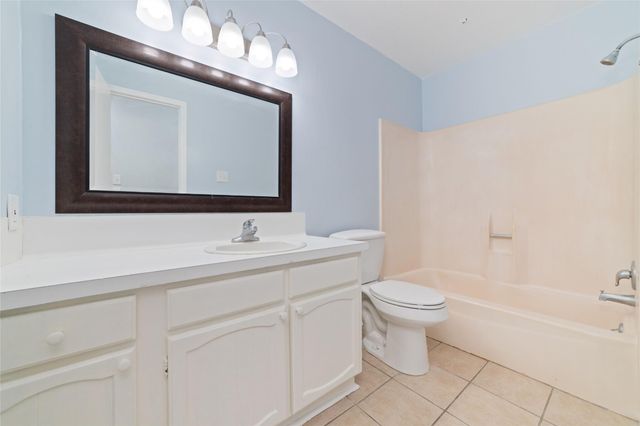 17 April Point Drive N, Conroe, TX 77356