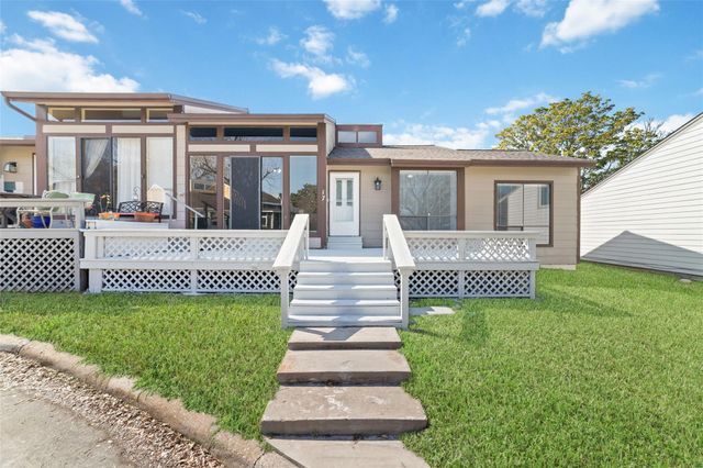 17 April Point Drive N, Conroe, TX 77356