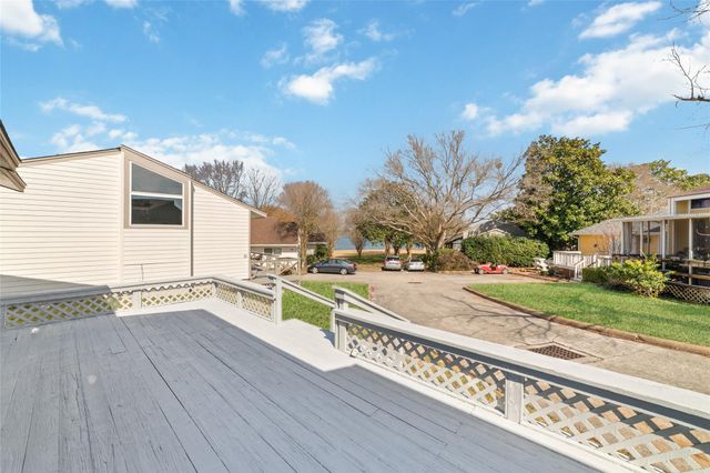 17 April Point Drive N, Conroe, TX 77356