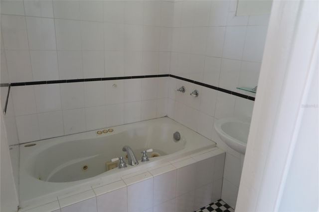 105 SE 1ST AVENUE, Lake Butler, FL 32054