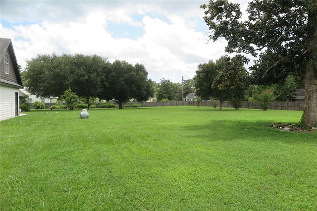 105 SE 1ST AVENUE, Lake Butler, FL 32054