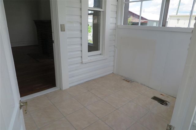 105 SE 1ST AVENUE, Lake Butler, FL 32054