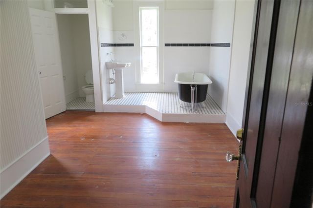 105 SE 1ST AVENUE, Lake Butler, FL 32054