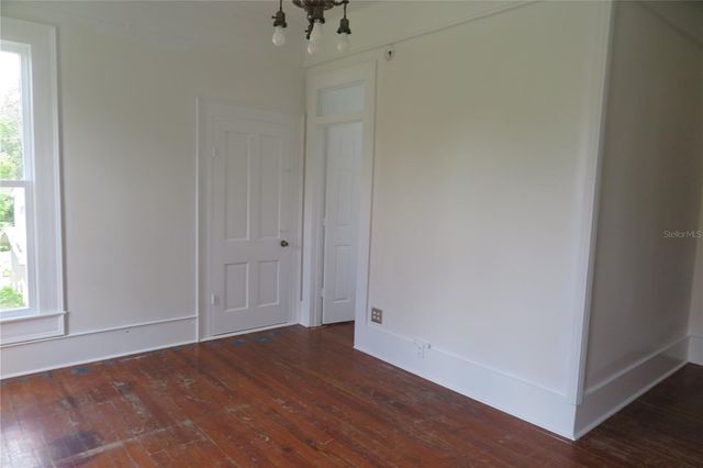 105 SE 1ST AVENUE, Lake Butler, FL 32054