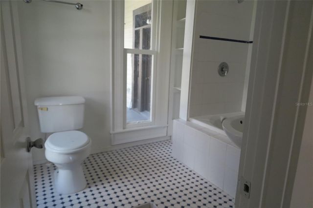 105 SE 1ST AVENUE, Lake Butler, FL 32054