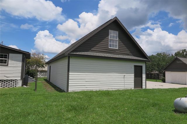 105 SE 1ST AVENUE, Lake Butler, FL 32054